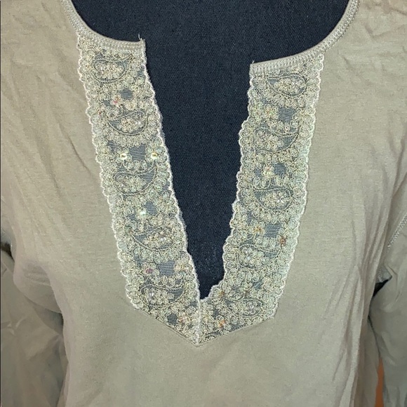 Old navy olive green long sleeve top - Picture 2 of 8